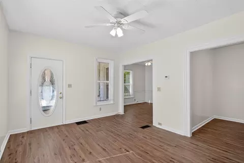 Living - 610 Backus, Jackson, MI 49202 photo 6 of 8