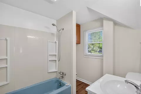 Bath - 610 Backus, Jackson, MI 49202 photo 1 of 2