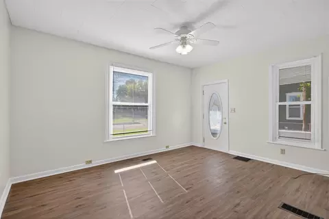 Living - 610 Backus, Jackson, MI 49202 photo 8 of 8