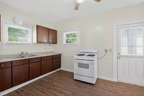 Kitchen - 610 Backus, Jackson, MI 49202 photo 2 of 2