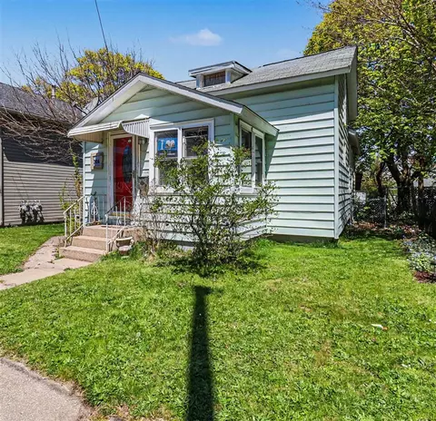356 1st, Manistee, MI 49660