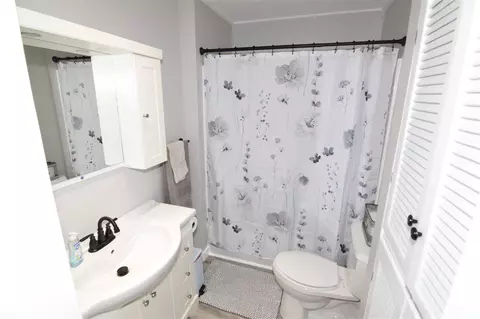 Bath - 912 West Shr, Bronson, MI 49028 photo 1 of 2