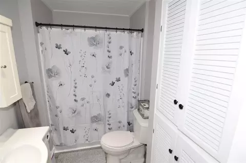 Bath - 912 West Shr, Bronson, MI 49028 photo 2 of 2
