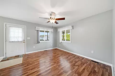 Living - 2105 Carlton, Jackson, MI 49203 photo 3 of 3