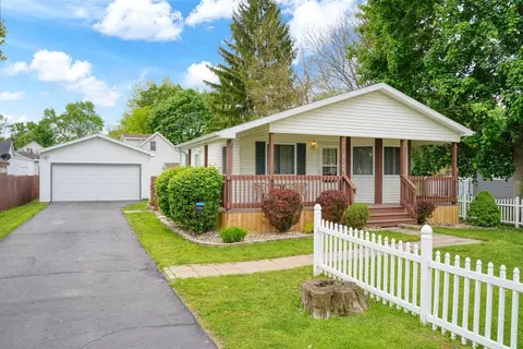 Exterior - 2105 Carlton, Jackson, MI 49203 photo 3 of 14