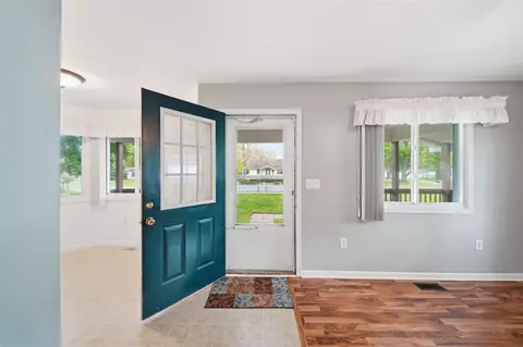 Entry Way - 2105 Carlton, Jackson, MI 49203 photo 1 of 2