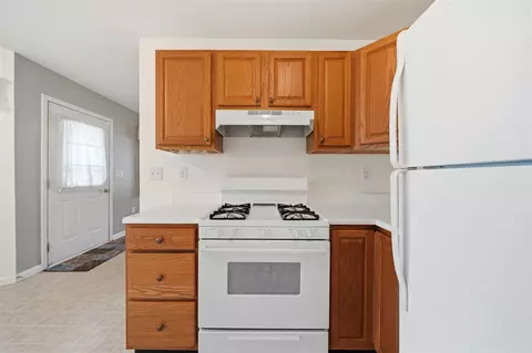 Kitchen - 2105 Carlton, Jackson, MI 49203 photo 3 of 4