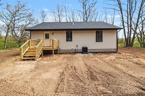 Exterior - 589 S S Grn, White Cloud, MI 49349 photo 3 of 5
