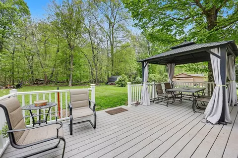 Exterior - 2813 Brookside, Jackson, MI 49203 photo 5 of 9