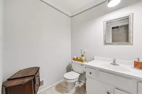 Bath - 2813 Brookside, Jackson, MI 49203 photo 2 of 3