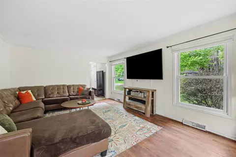 Living - 2813 Brookside, Jackson, MI 49203 photo 4 of 6