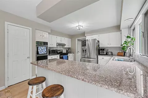 Kitchen - 2813 Brookside, Jackson, MI 49203 photo 2 of 2