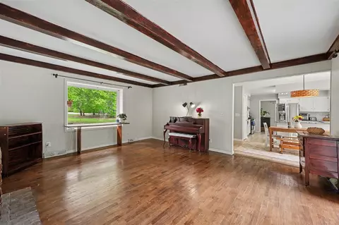 Living - 2813 Brookside, Jackson, MI 49203 photo 3 of 6