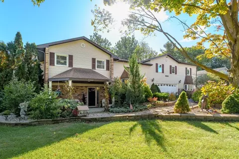 7702 N Gleneagle, Kalamazoo, MI 49048