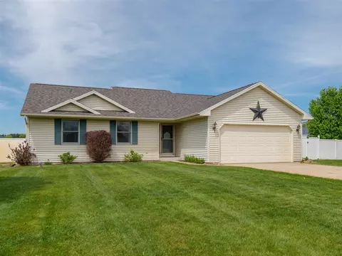 53322 Rolling Mdw, Paw Paw, MI 49079