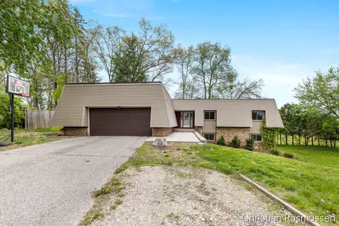 1211 W Frank, Greenville, MI 48838