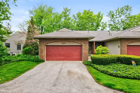 643 Crestview #27, Holland, MI 49423