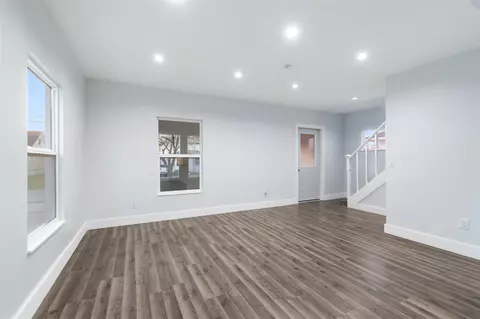 Living - 317 Orange, Jackson, MI 49202 photo 2 of 9