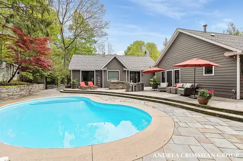 2338 Lakeshore, Fennville, MI 49408