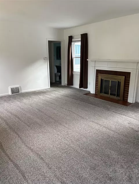 Living - 1012 Sixth, Jackson, MI 49203 photo 1 of 1