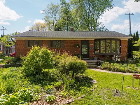 1500 Las Vegas, Ann Arbor, MI 48103