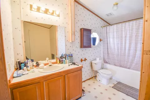 Bath - 444 Block, Coldwater, MI 49036 photo 1 of 4