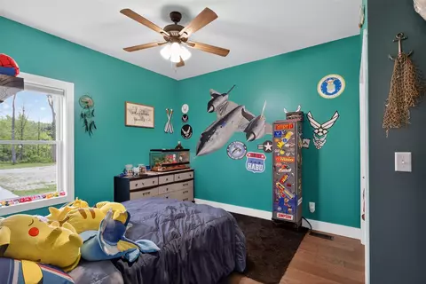 Bedroom - 7615 Lansing, Jackson, MI 49201 photo 9 of 12