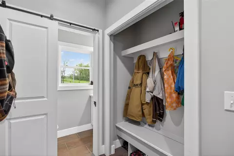 Entry Way - 7615 Lansing, Jackson, MI 49201 photo 5 of 11