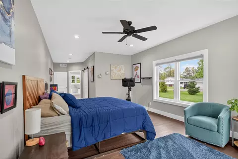 Bedroom - 7615 Lansing, Jackson, MI 49201 photo 3 of 12
