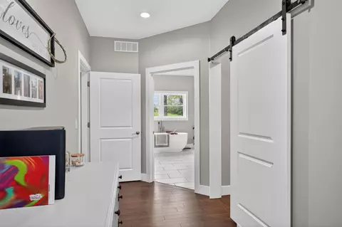 Entry Way - 7615 Lansing, Jackson, MI 49201 photo 7 of 11