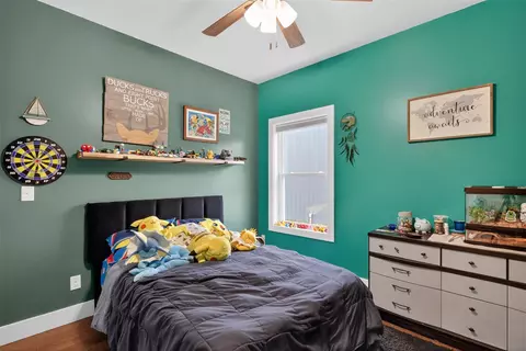 Bedroom - 7615 Lansing, Jackson, MI 49201 photo 10 of 12