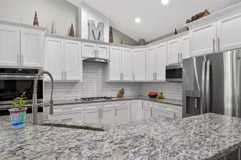 Kitchen - 7615 Lansing, Jackson, MI 49201 photo 4 of 5