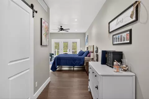 Entry Way - 7615 Lansing, Jackson, MI 49201 photo 6 of 11