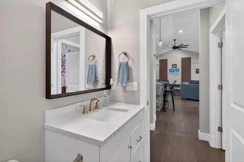 Entry Way - 7615 Lansing, Jackson, MI 49201 photo 9 of 11