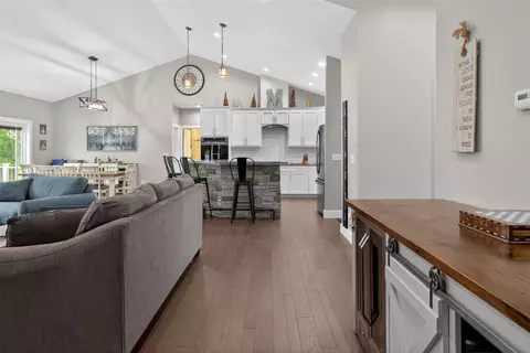 Entry Way - 7615 Lansing, Jackson, MI 49201 photo 2 of 11