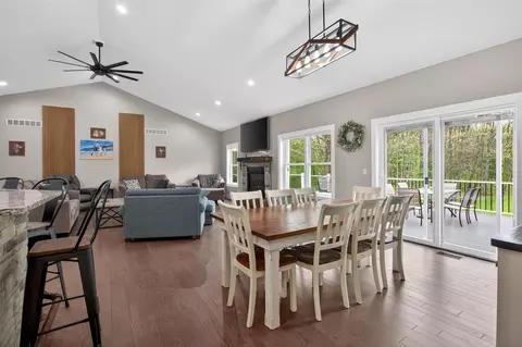 Dining - 7615 Lansing, Jackson, MI 49201 photo 1 of 1
