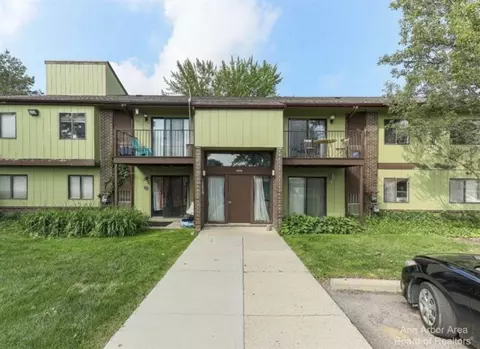 1472 W Chateau Vert # D, Ypsilanti, MI 48197