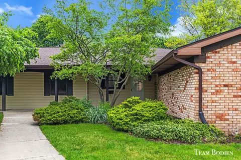201 Bona Vis #21, Grand Rapids, MI 49504