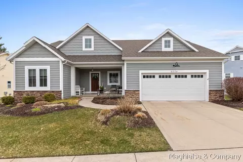 8374 Rose Rdg #70, Rockford, MI 49341