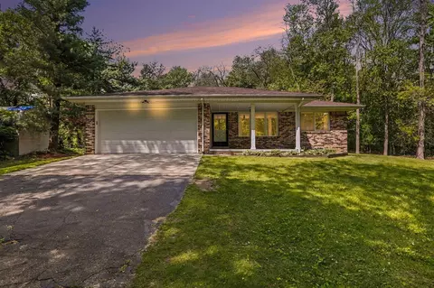 9610 Hamburg, Brighton, MI 48116