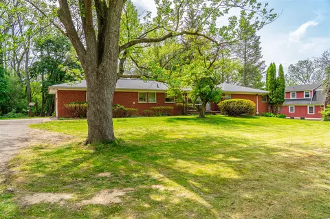 33277 W 11 Mile, Farmington, MI 48336