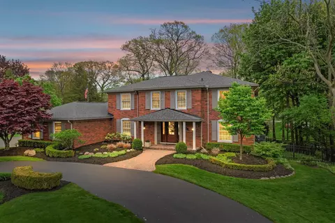 2595 Fox Chase, Troy, MI 48098