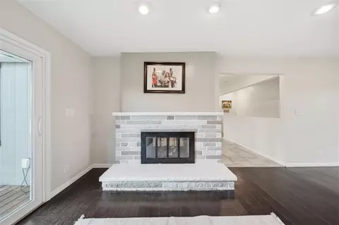 Living - 1729 Plateau, Jackson, MI 49203 photo 5 of 6