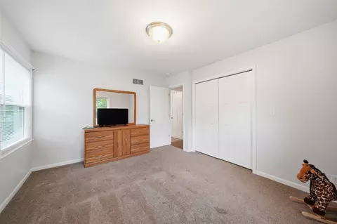 Bedroom - 1729 Plateau, Jackson, MI 49203 photo 6 of 9