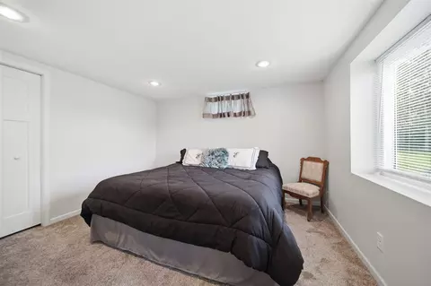 Bedroom - 1729 Plateau, Jackson, MI 49203 photo 8 of 9