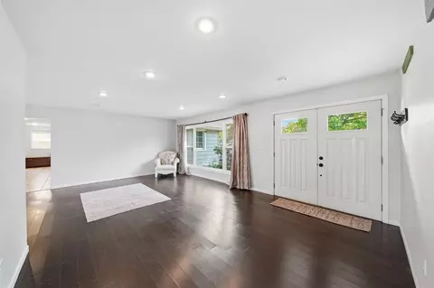 Living - 1729 Plateau, Jackson, MI 49203 photo 1 of 6