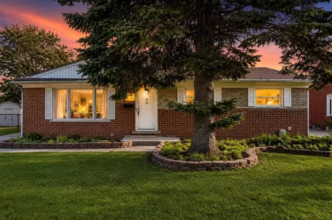 32453 Hiveley, Westland, MI 48186