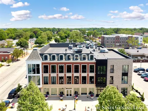 110 W Savidge #302, Spring Lake, MI 49456