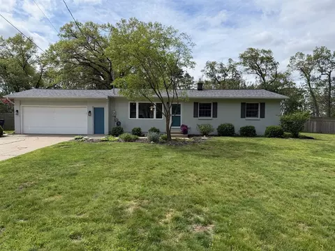 2002 Garret, Grand Rapids, MI 49525