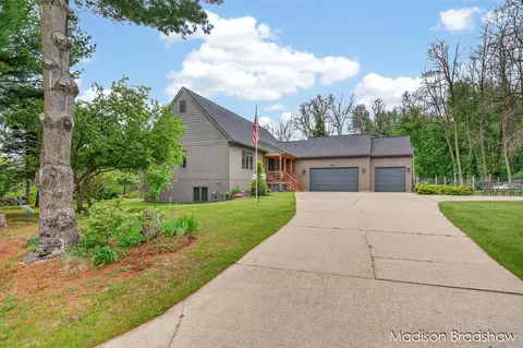 30 Whistling Pnes, Sparta, MI 49345